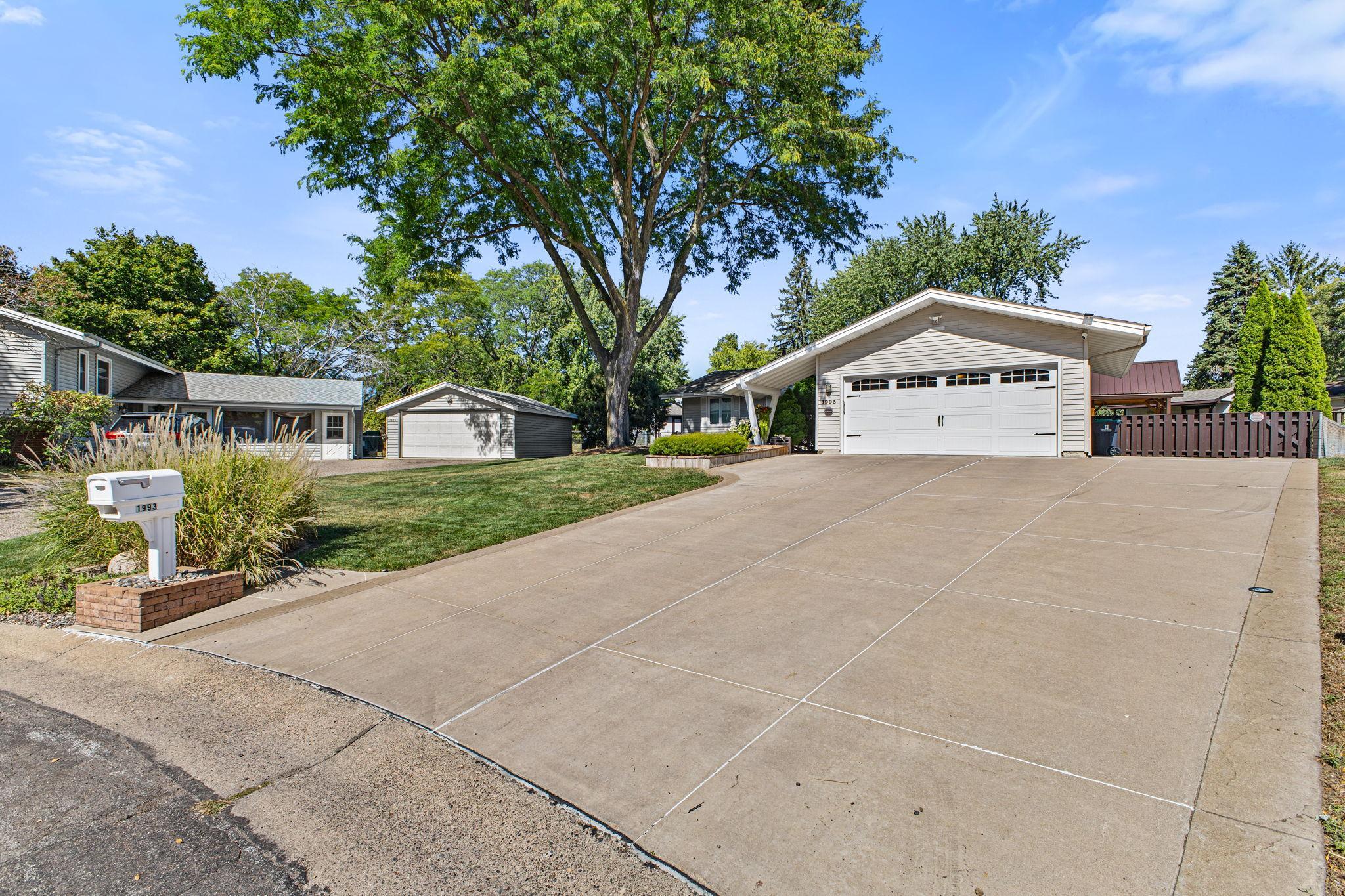 1993 Warbler Lane
