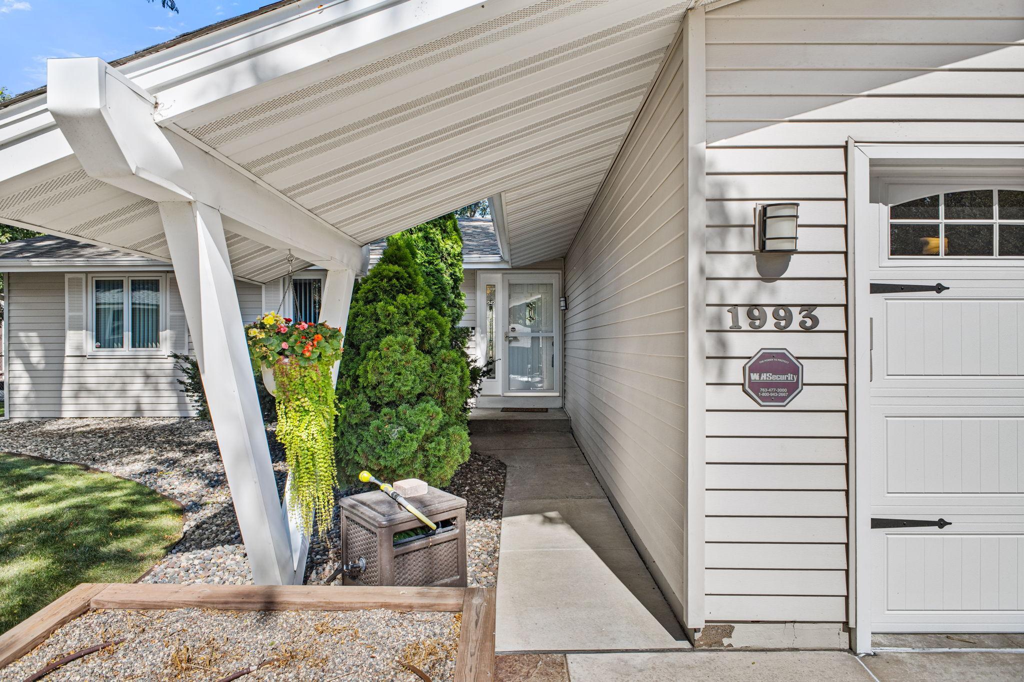 1993 Warbler Lane