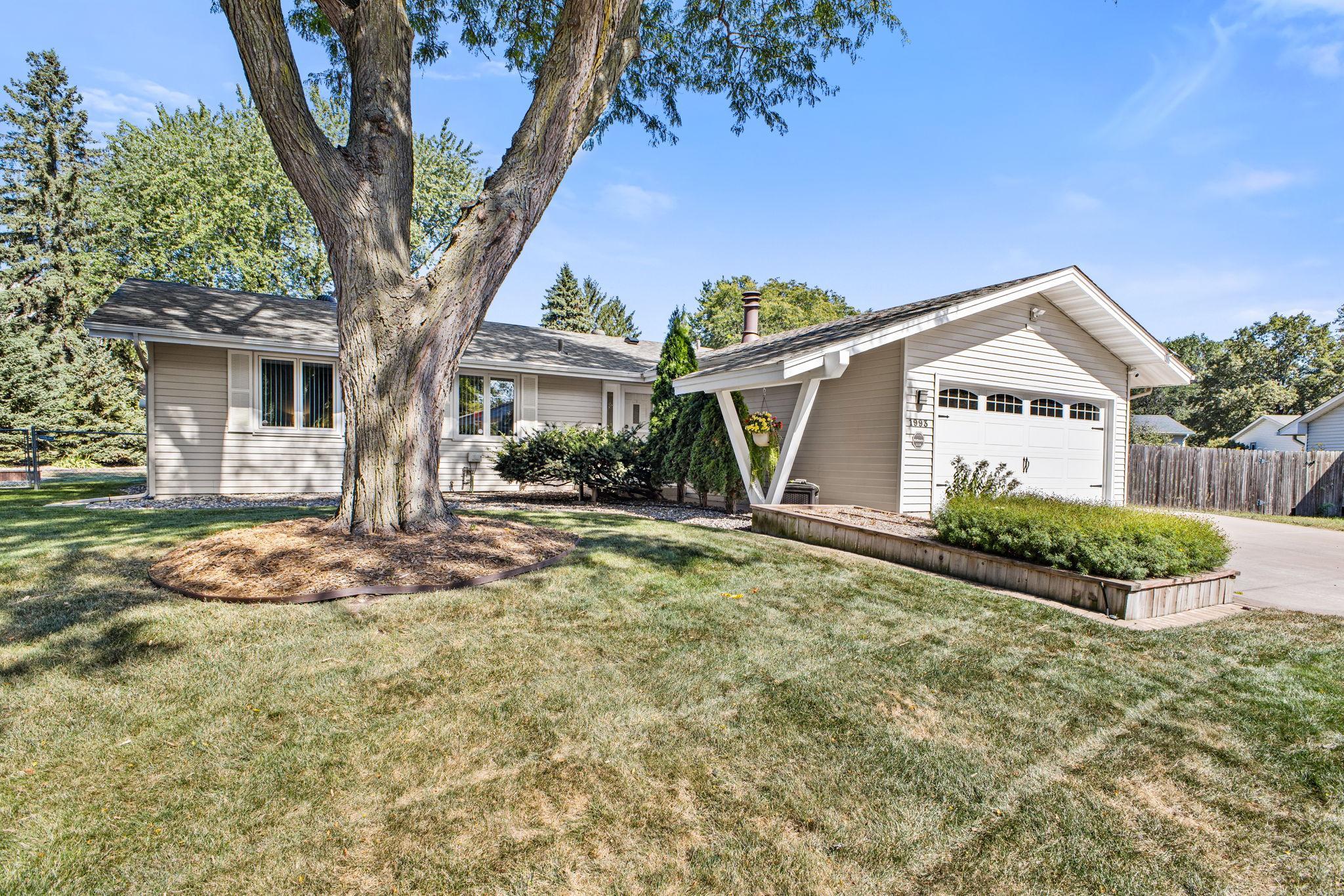1993 Warbler Lane