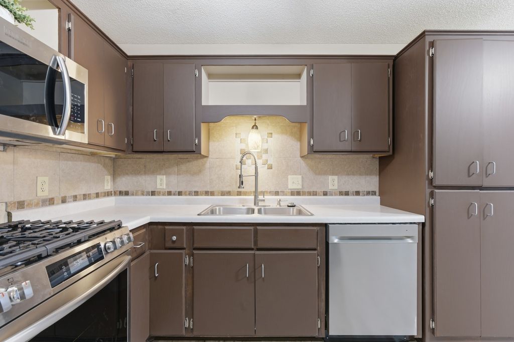 Photo of 3230 Edgerton Street, Vadnais Heights, MN 55127 (MLS # 7044778)