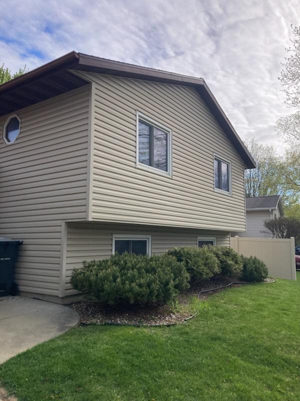 619 Chalet Drive NW