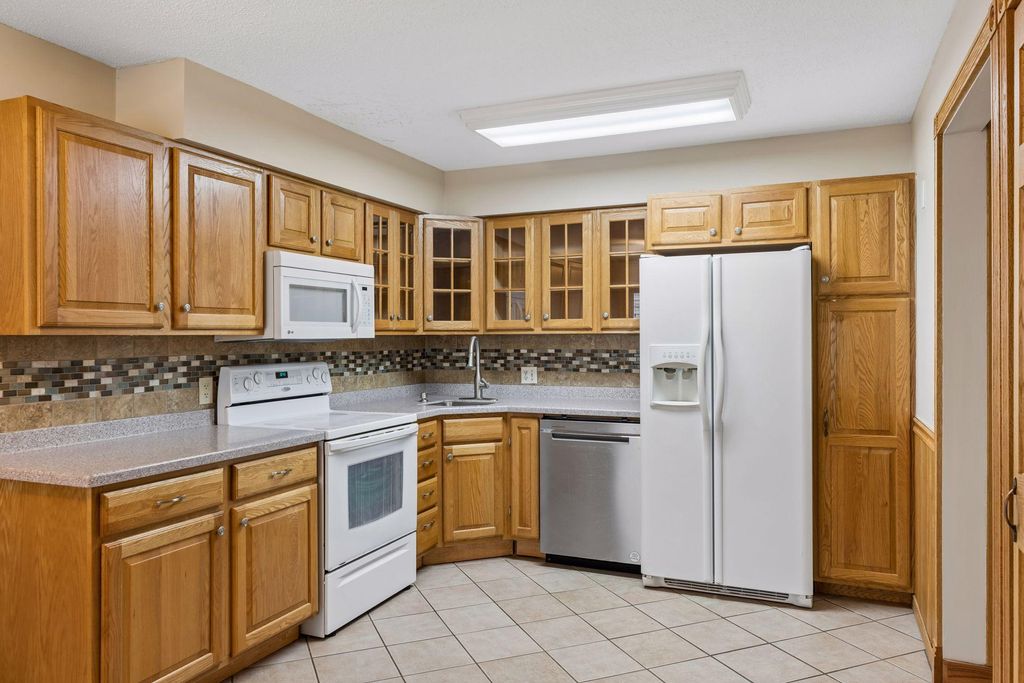 Photo of 152 Avignon Court, Woodbury, MN 55125 (MLS # 7076118)