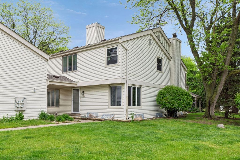 Photo of 152 Avignon Court, Woodbury, MN 55125 (MLS # 7076118)