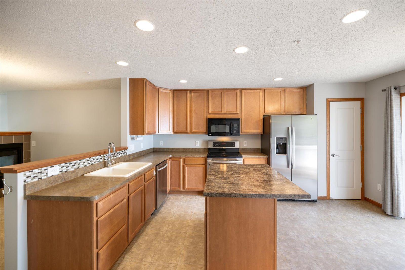 907 Ledgestone Drive