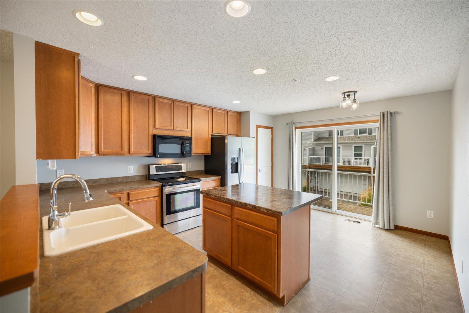 907 Ledgestone Drive