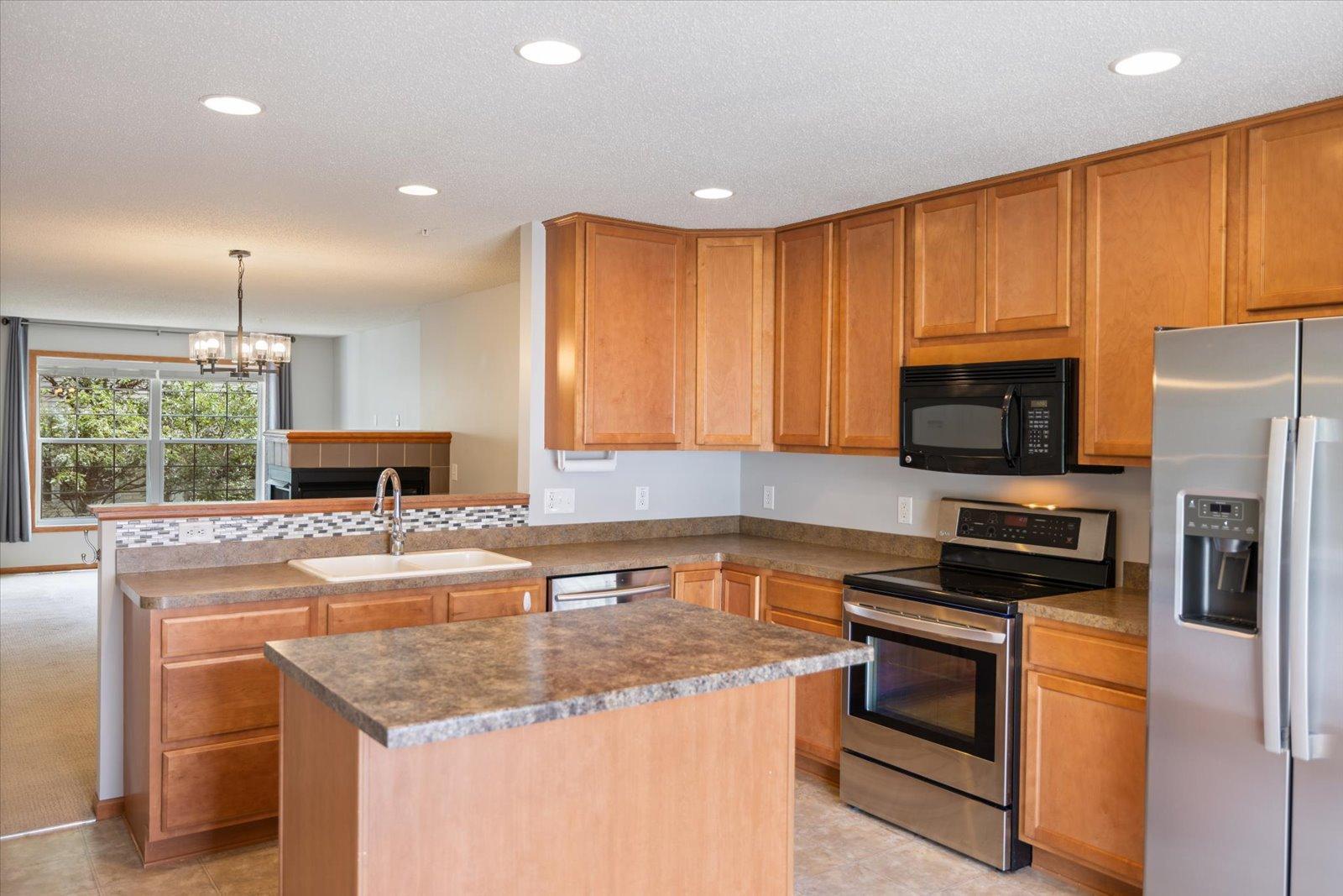 907 Ledgestone Drive