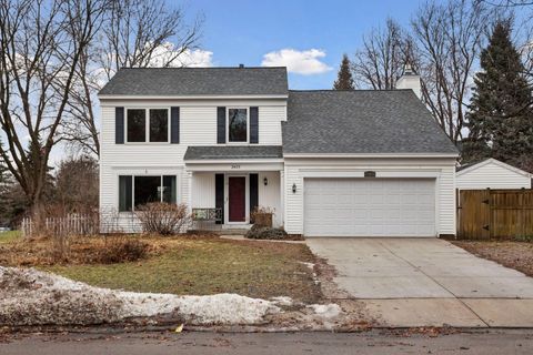 2423 Mailand Road E Maplewood MN 55119