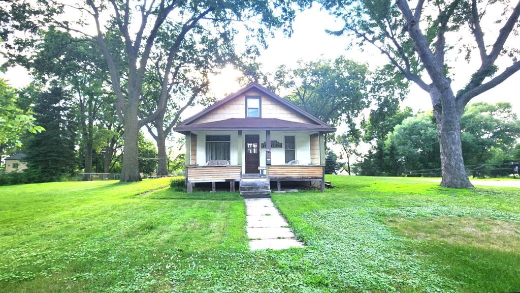 Photo of 801 Summit Avenue, Saint Paul Park, MN 55071 (MLS # 7023526)