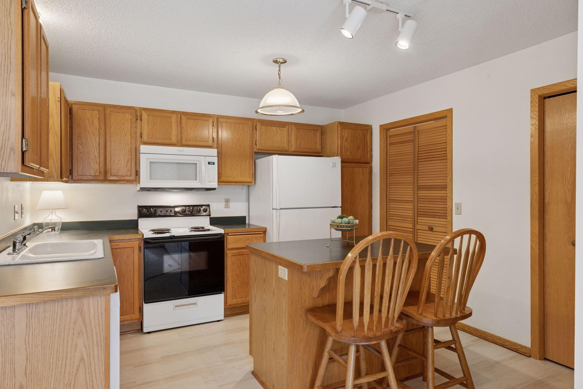 9921 Tamarack Cove