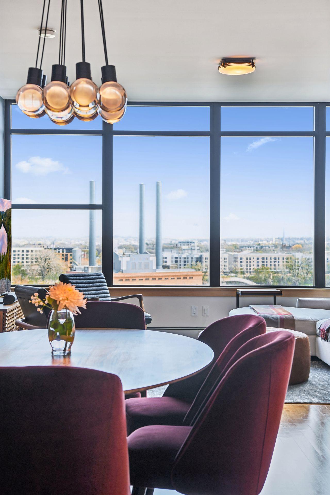 215 10th Avenue S 708