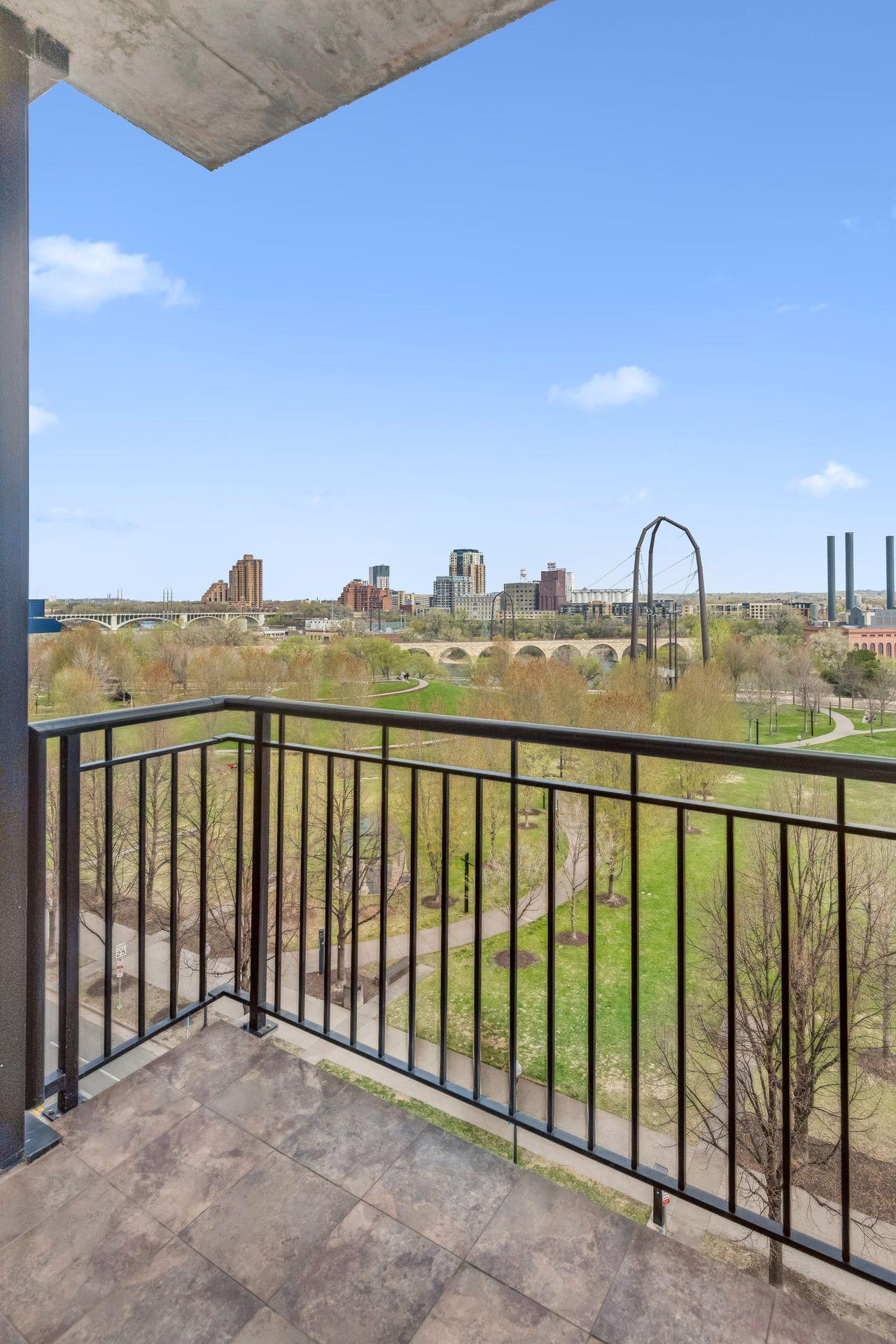 215 10th Avenue S 708