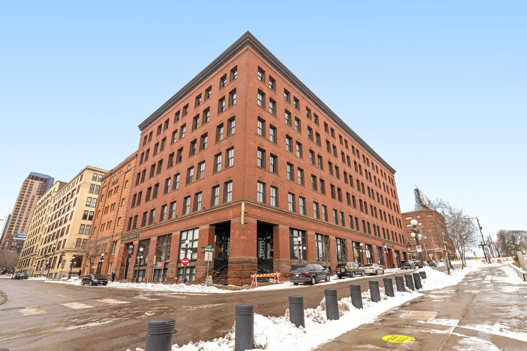 289 5th Street E 305