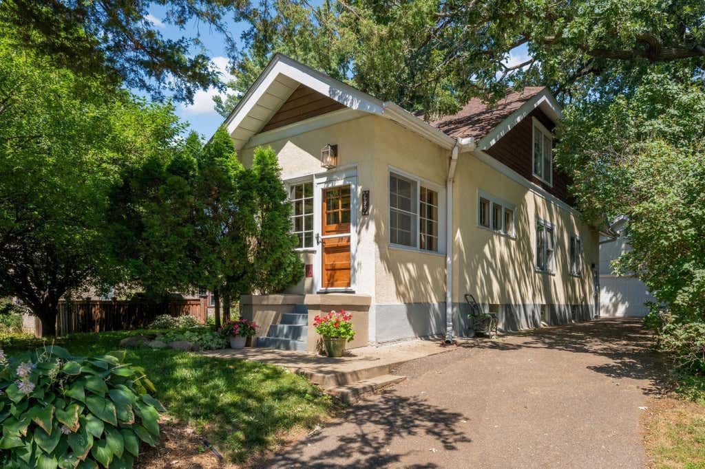 Photo of 699 Wheelock Parkway W, Saint Paul, MN 55117 (MLS # 7055875)