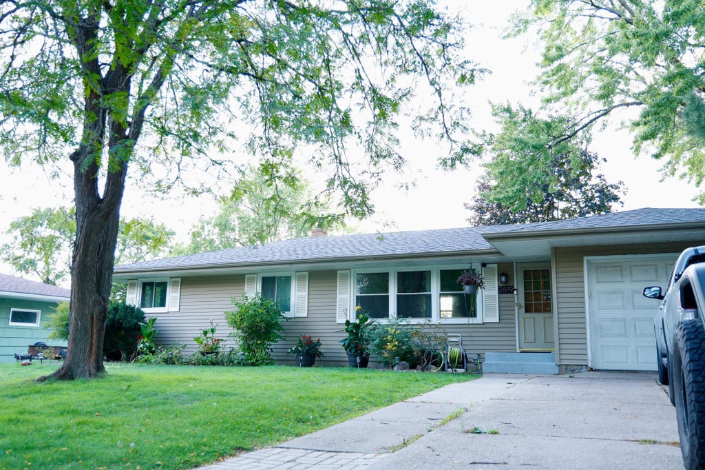 Photo of 2819 Farrington Street, Roseville, MN 55113 (MLS # 7159080)
