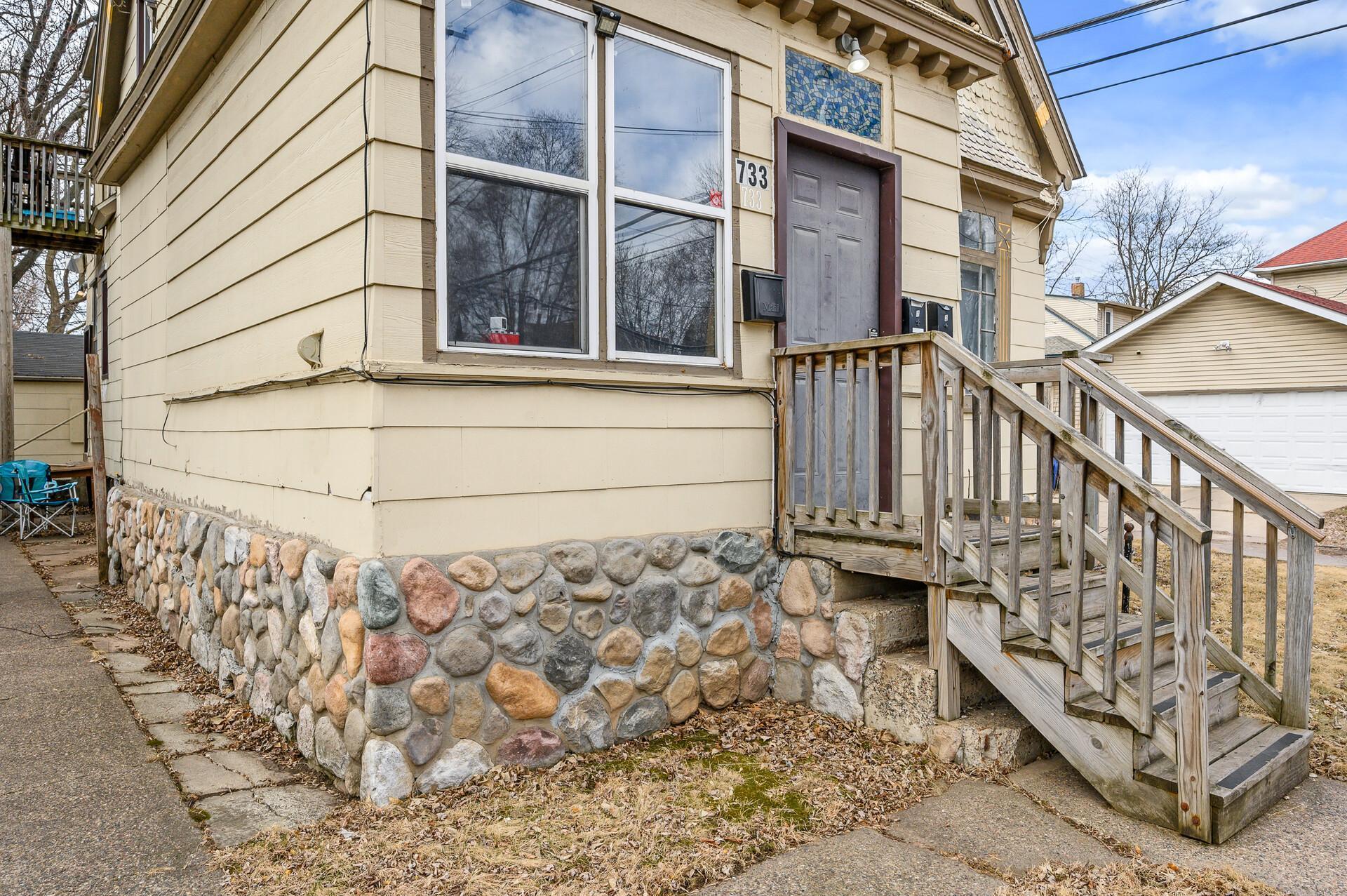733 Earl Street