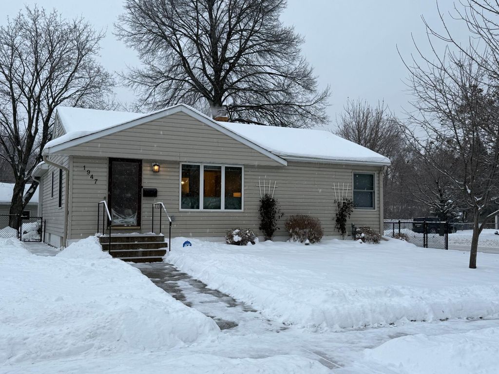 Photo of 1947 Field Avenue, Saint Paul, MN 55116 (MLS # 6826487)