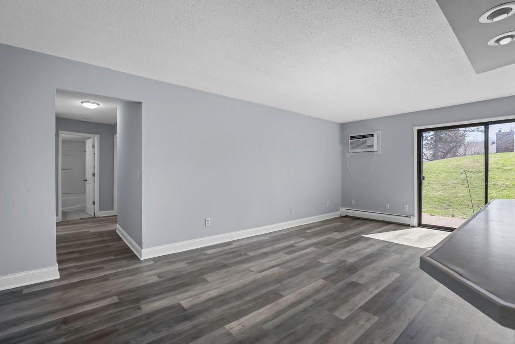 Photo of 932 Westbrooke Way #3, Hopkins, MN 55343 (MLS # 7059649)