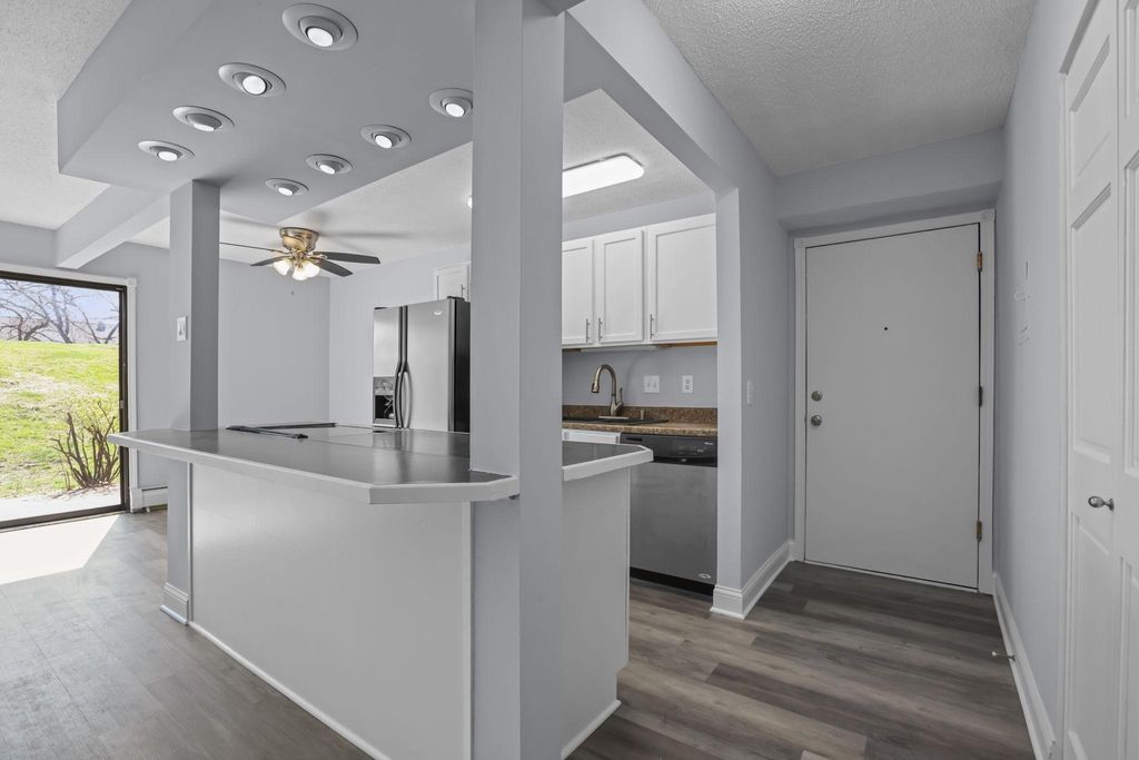 Photo of 932 Westbrooke Way #3, Hopkins, MN 55343 (MLS # 7059649)