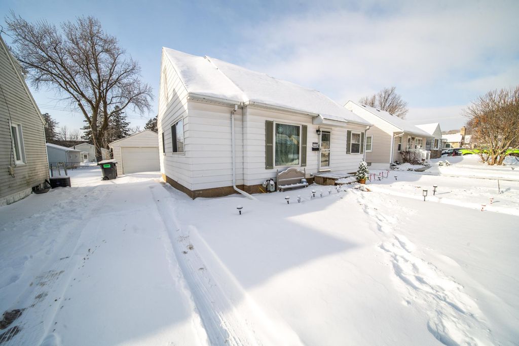 Photo of 1203 11th Avenue NE, Rochester, MN 55906 (MLS # 7002972)