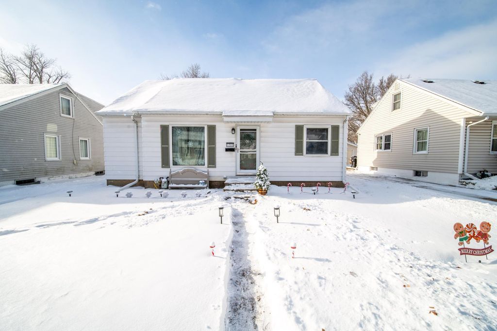 Photo of 1203 11th Avenue NE, Rochester, MN 55906 (MLS # 7002972)