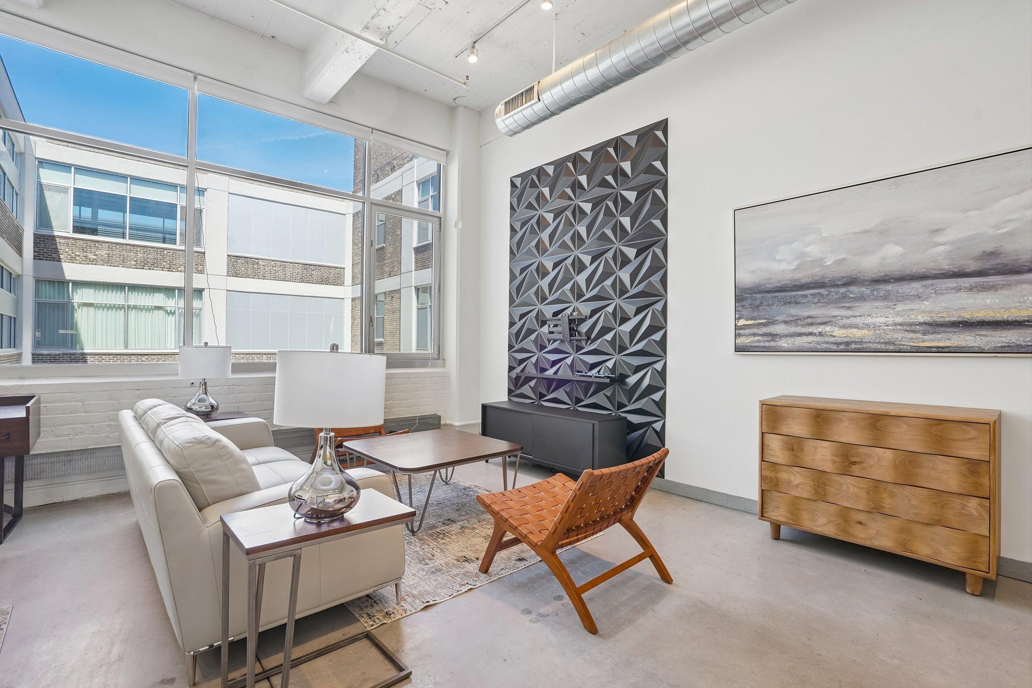 700 Washington Avenue N 523