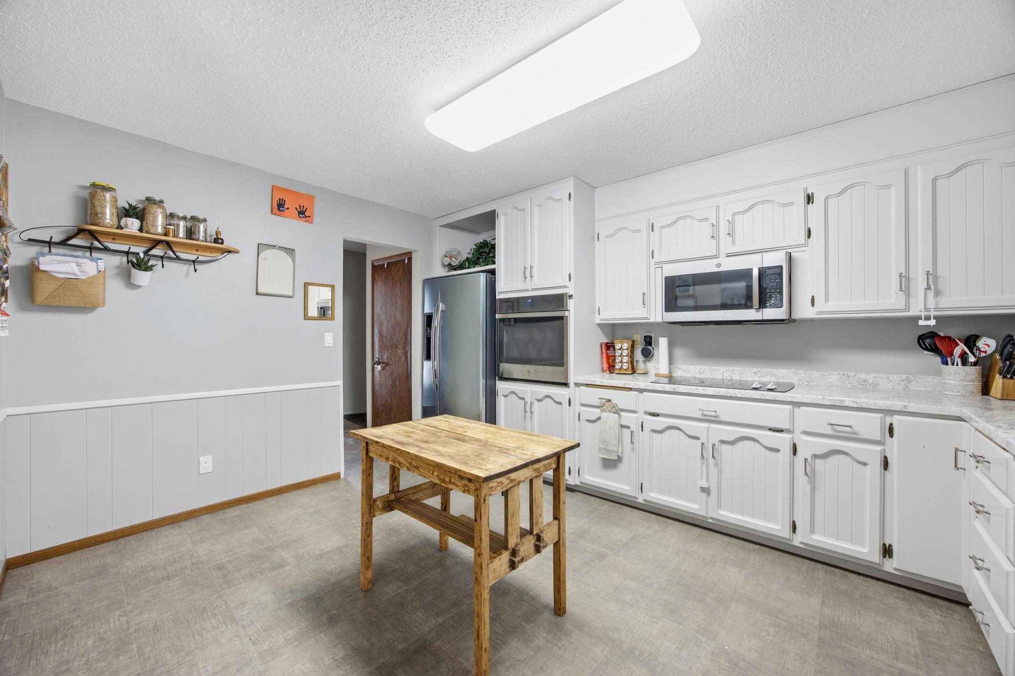 2867 Westgate Drive S