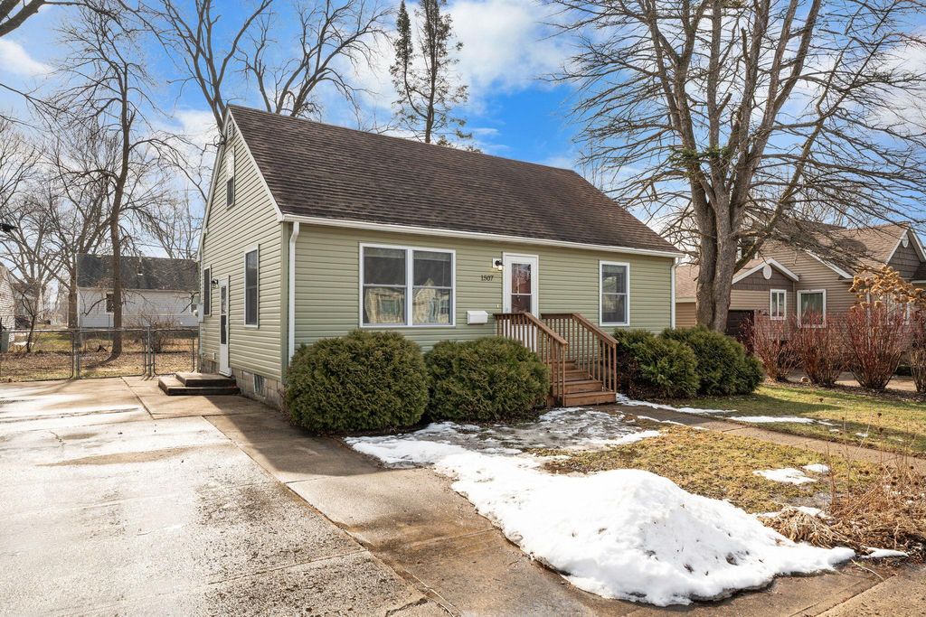 Photo of 1507 Louis Street, Albert Lea, MN 56007 (MLS # 7030827)
