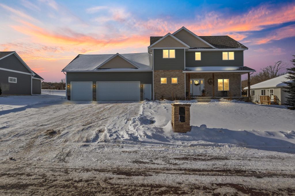 Photo of 108 South Brook Way, Mankato, MN 56001 (MLS # 7000096)