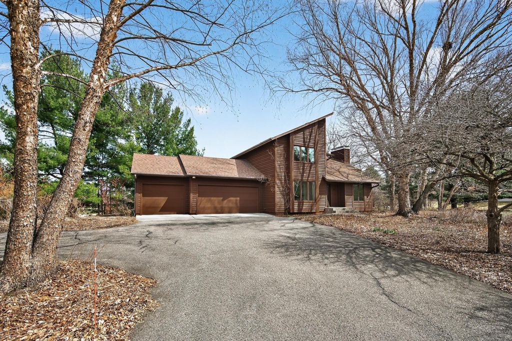 Photo of 6 Pine Valley Drive, Dellwood, MN 55110 (MLS # 7029829)