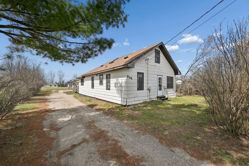 Photo of 945 East Avenue NE, Bemidji, MN 56601 (MLS # 7059886)