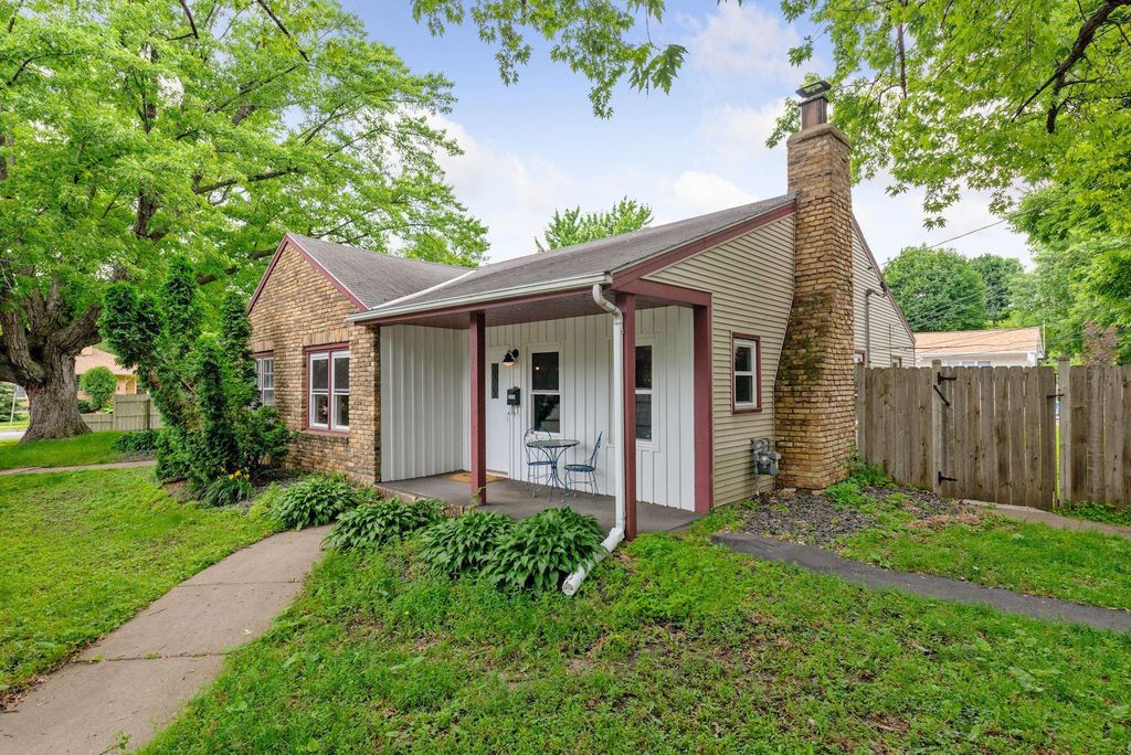 Photo of 2530 W 50th Street, Minneapolis, MN 55410 (MLS # 7054306)