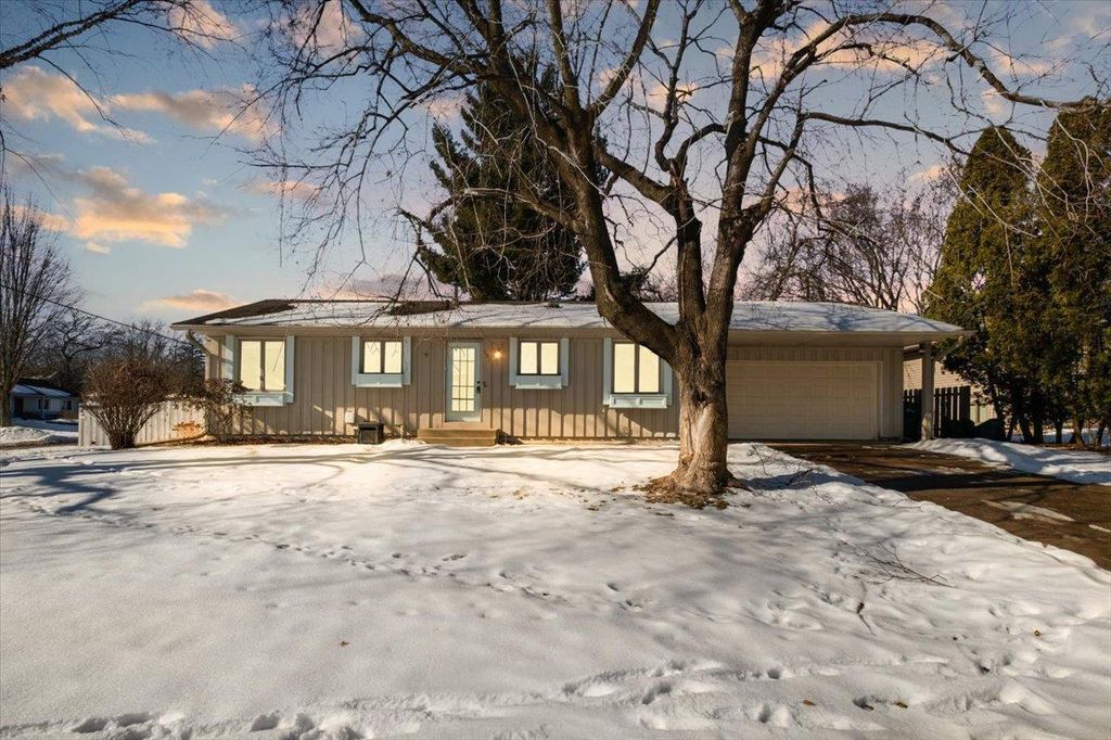 Photo of 196 Cottonwood Court, Stillwater, MN 55082 (MLS # 7018354)