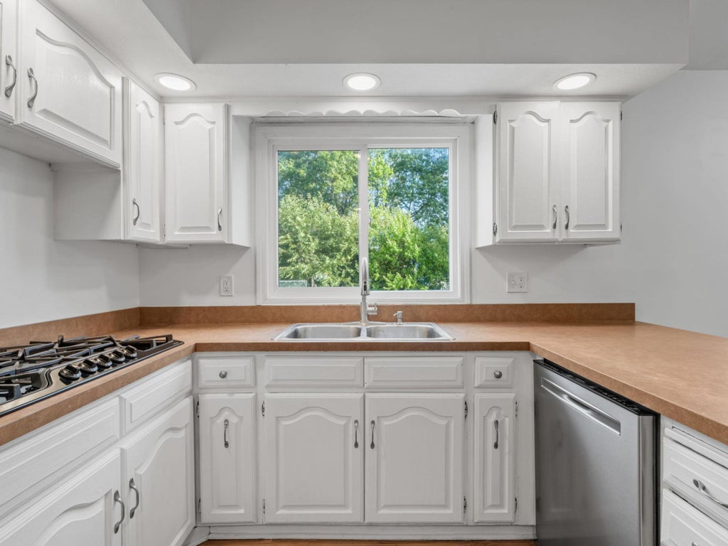 Photo of 2600 River Hills Drive, Burnsville, MN 55337 (MLS # 7144706)