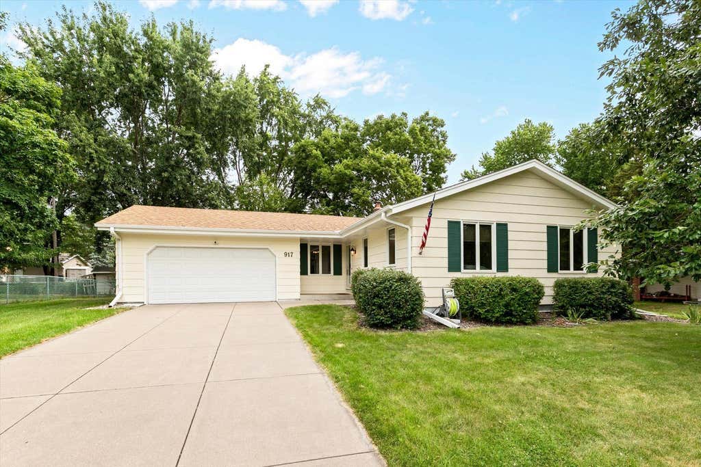Photo of 917 Arbogast Street, Shoreview, MN 55126 (MLS # 7095155)