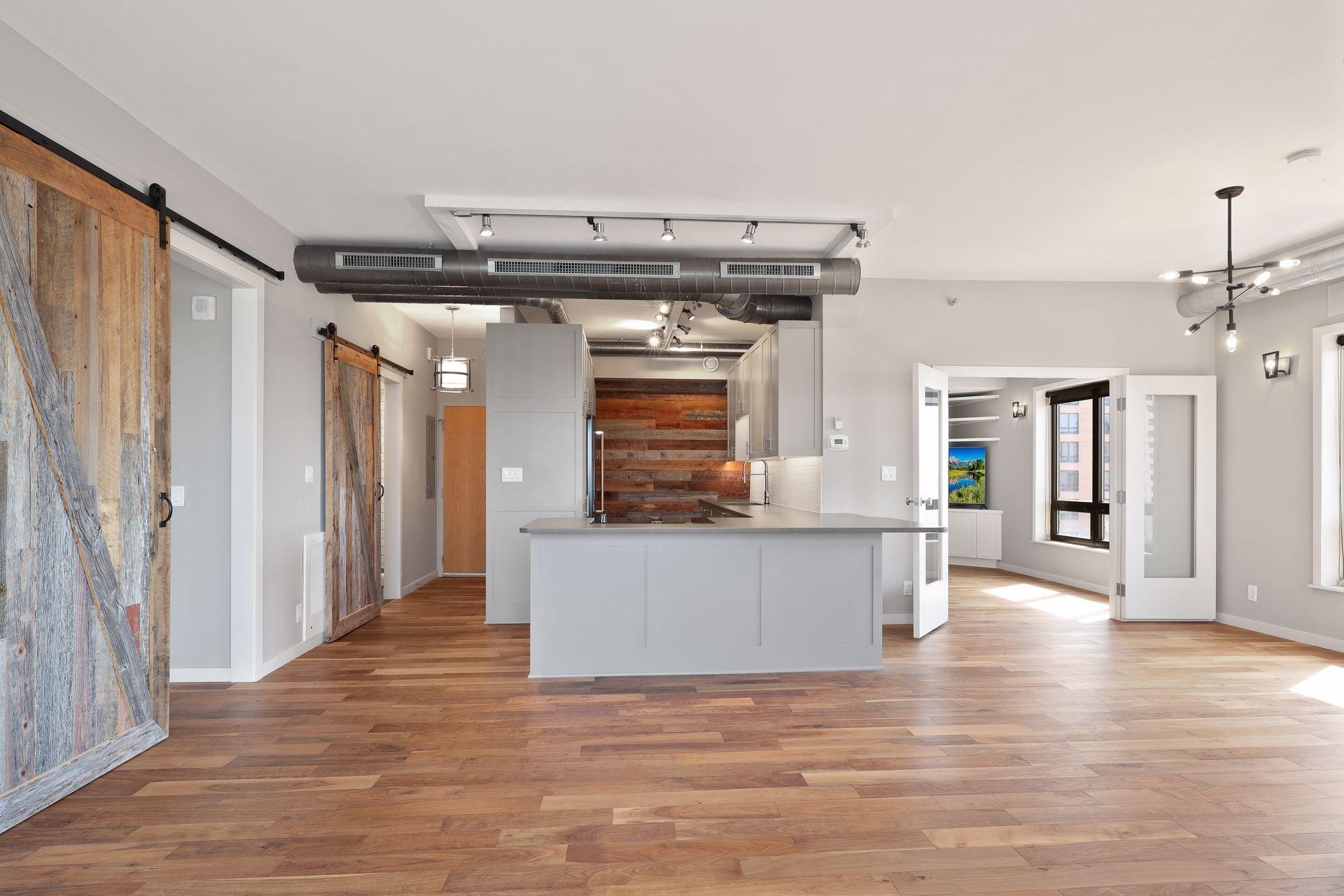 168 6th Street E 2702