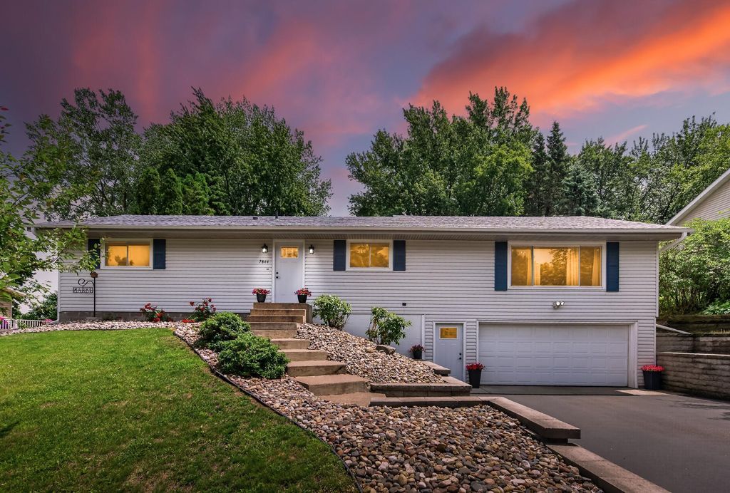Photo of 7844 Conroy Way, Inver Grove Heights, MN 55076 (MLS # 7101472)