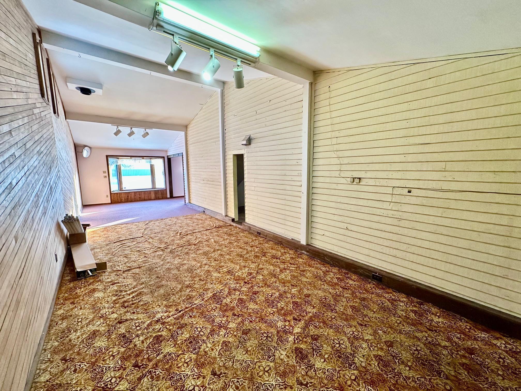 307 Main Street N