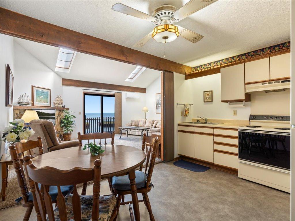 10490 US Highway 169 309