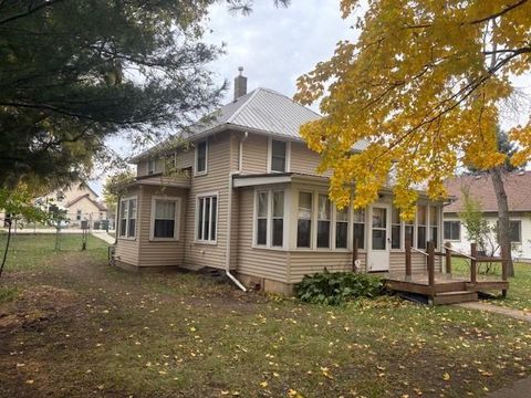 Photo of 426 Monroe Street SE, Hutchinson, MN 55350 (MLS # 6763883) Photo of 426 Monroe Street SE, Hutchinson, MN 55350 (MLS # 6763883)