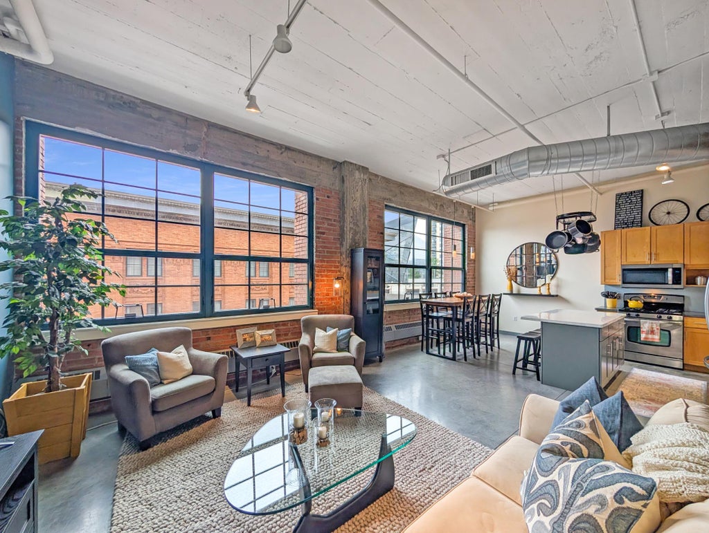 Photo of 250 Park Avenue #614, Minneapolis, MN 55415 (MLS # 7139829)