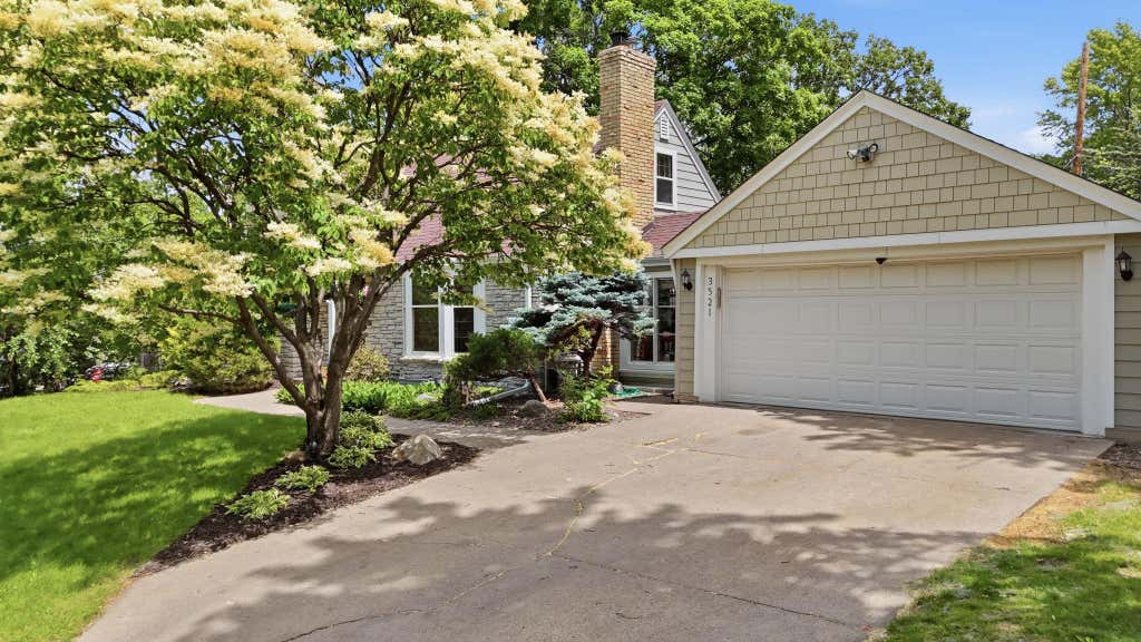 Photo of 3521 Glenhurst Avenue, Saint Louis Park, MN 55416 (MLS # 7074026)