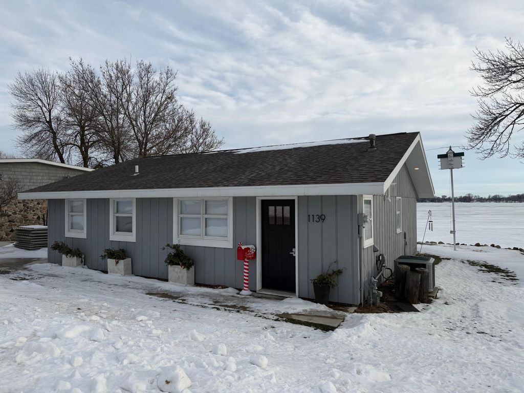 Photo of 1139 W Lake Avenue, Worthington, MN 56187 (MLS # 7000464)