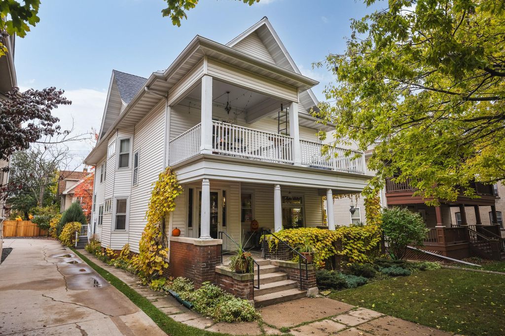 Photo of 1915 Fremont Avenue S, Minneapolis, MN 55403 (MLS # 7062801)