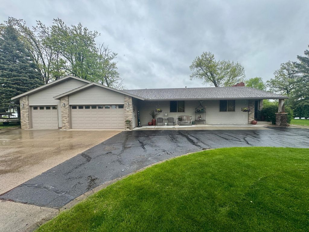 Photo of 904 Riverside Avenue N, Sartell, MN 56377 (MLS # 7079911)