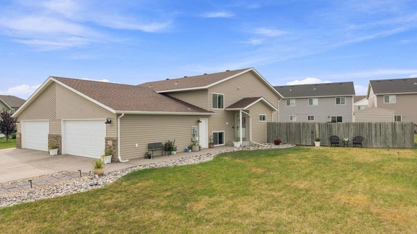 3545 58TH CT S, FARGO, ND 58104 - Image b2dfd201fb25802f977e32369e3de027/2083576690