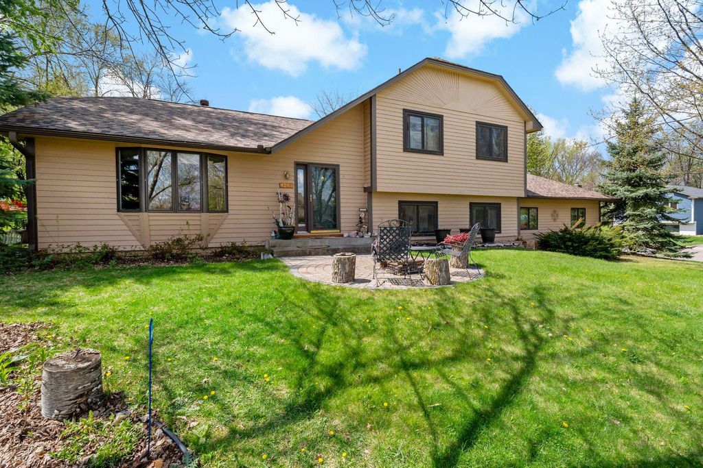 Photo of 1213 Bluebill Bay Road, Burnsville, MN 55306 (MLS # 7010205)