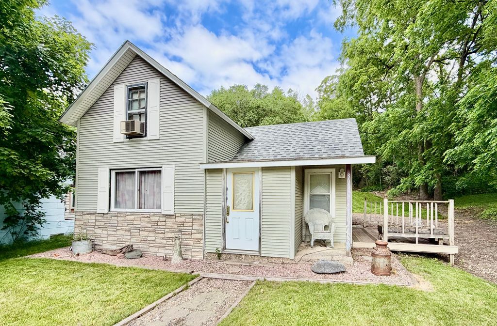Photo of 305 Garfield Street S, Lake Benton, MN 56149 (MLS # 7100629)