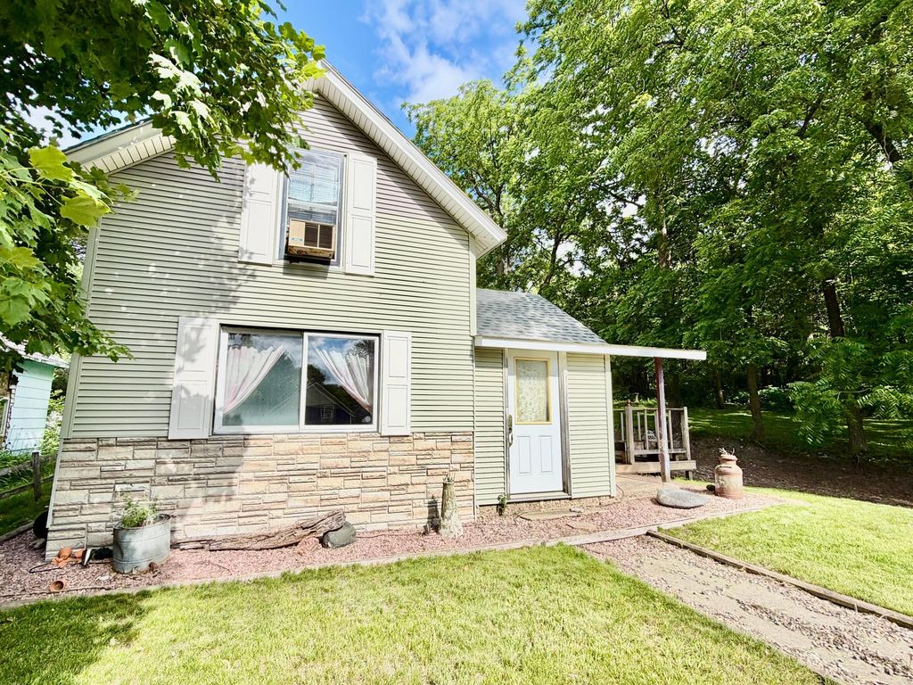 Photo of 305 Garfield Street S, Lake Benton, MN 56149 (MLS # 7100629)