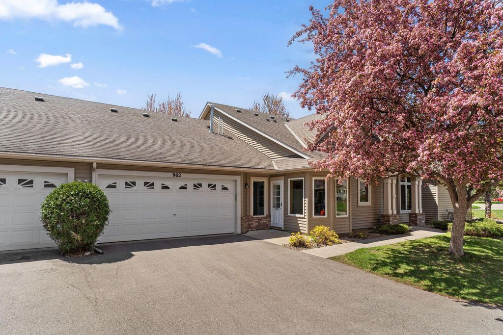 Photo of 962 Stratford Lane W, Burnsville, MN 55337 (MLS # 7065918)