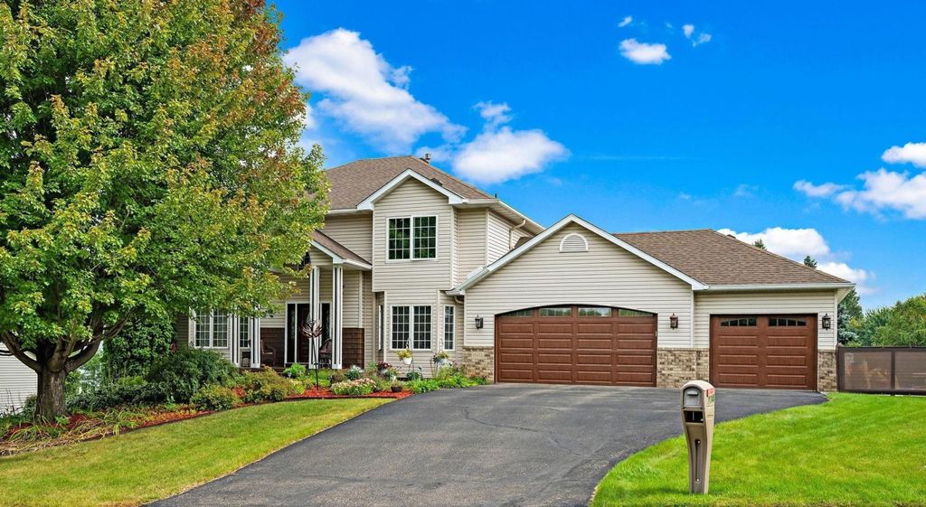 Photo of 17452 Hibiscus Avenue, Lakeville, MN 55044 (MLS # 7010966)